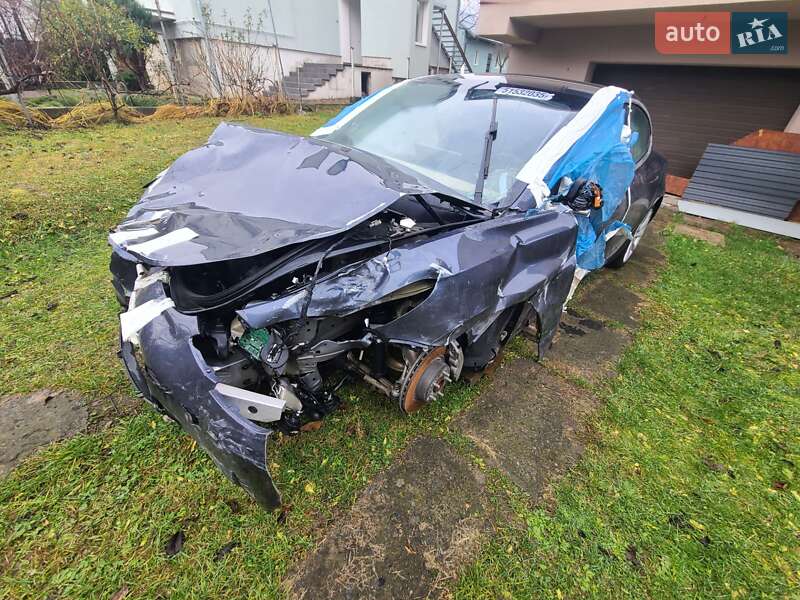 Седан Tesla Model 3 2019 в Львове