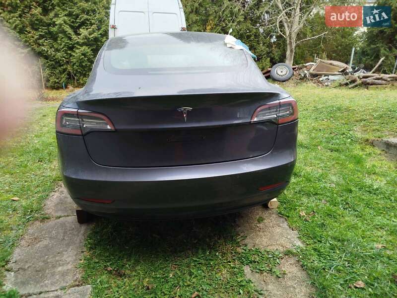 Седан Tesla Model 3 2019 в Львове