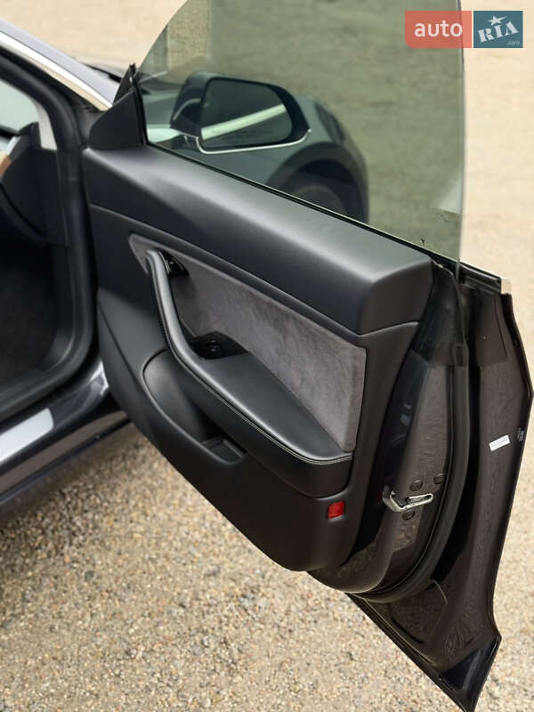 Седан Tesla Model 3 2019 в Кропивницком