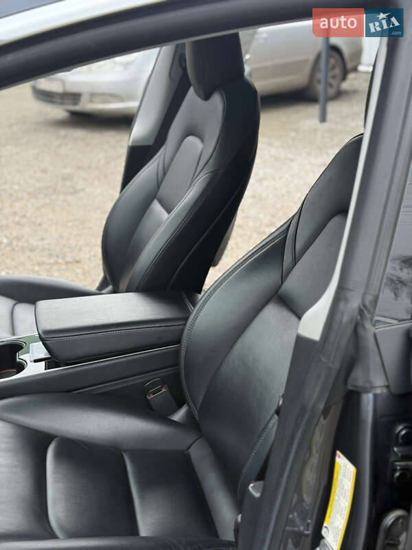 Седан Tesla Model 3 2019 в Кропивницком