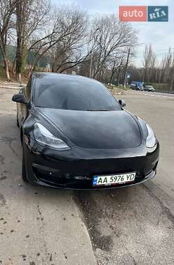 Седан Tesla Model 3 2022 в Киеве