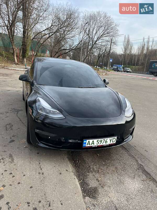 Седан Tesla Model 3 2022 в Киеве