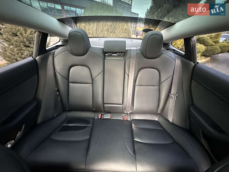 Седан Tesla Model 3 2022 в Днепре