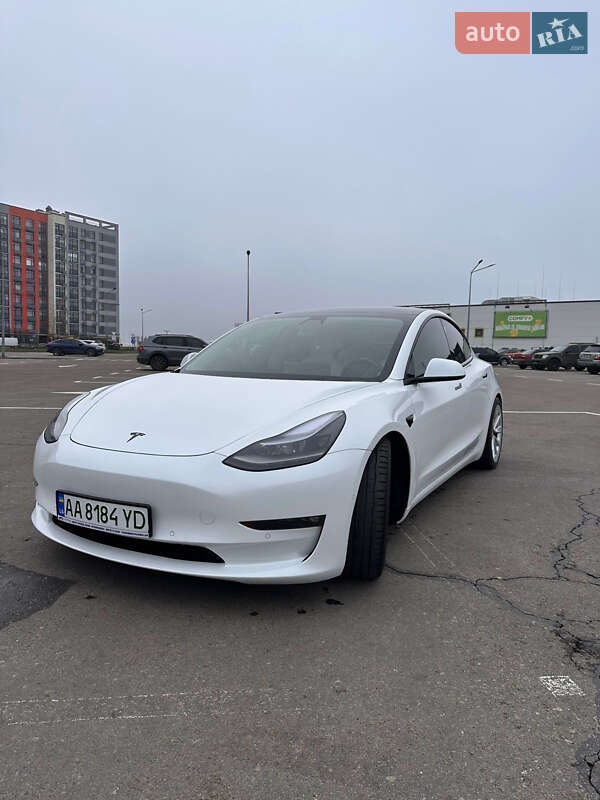 Седан Tesla Model 3 2022 в Киеве