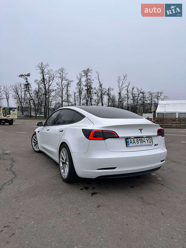 Седан Tesla Model 3 2022 в Киеве