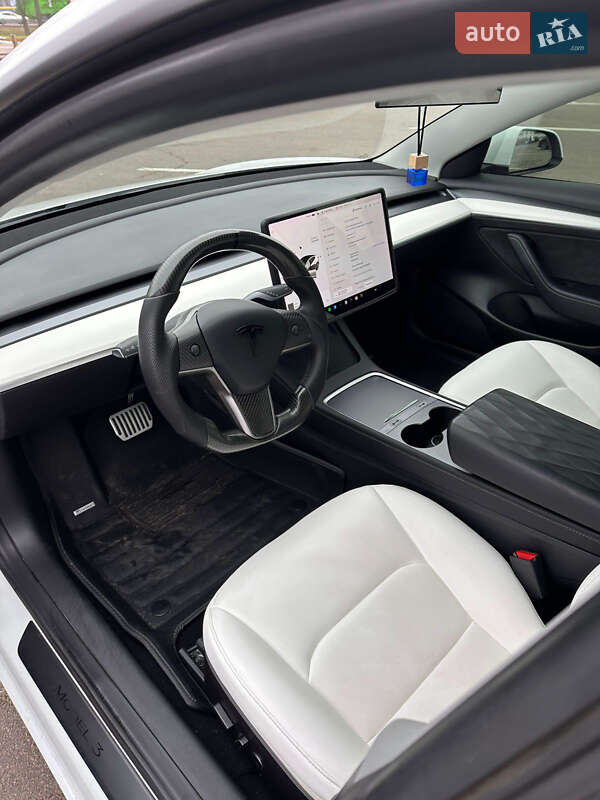 Седан Tesla Model 3 2022 в Киеве