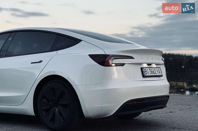 Седан Tesla Model 3 2024 в Киеве