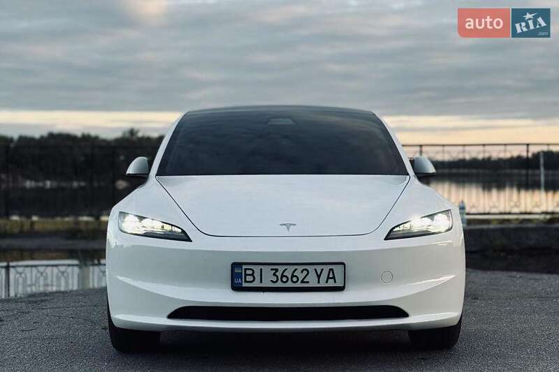 Седан Tesla Model 3 2024 в Киеве