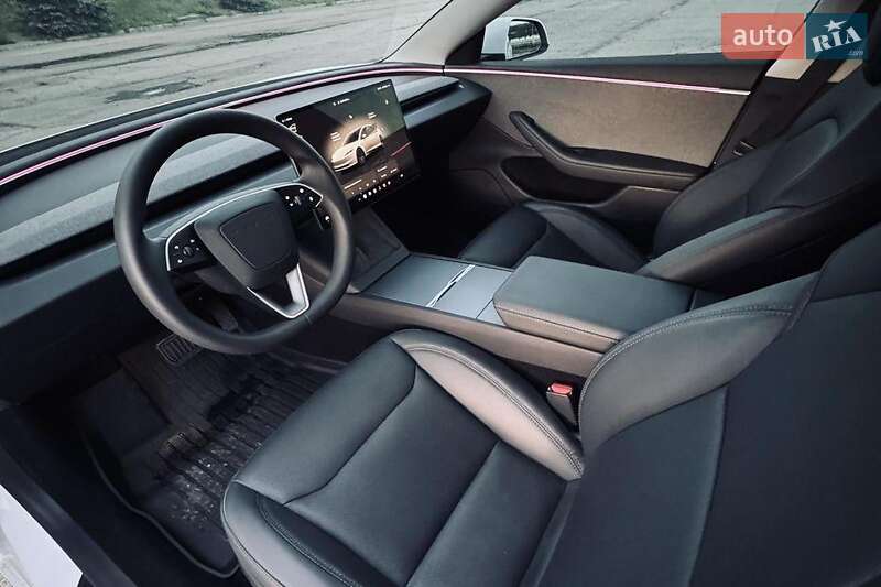 Седан Tesla Model 3 2024 в Киеве