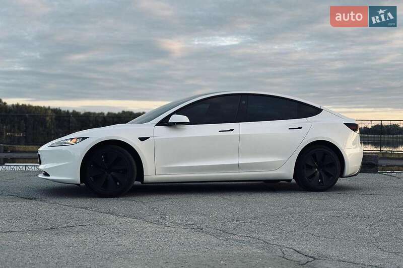 Седан Tesla Model 3 2024 в Киеве