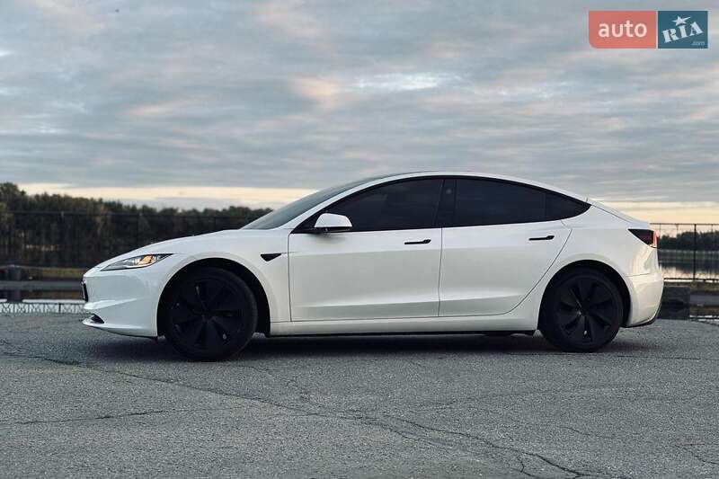 Седан Tesla Model 3 2024 в Киеве