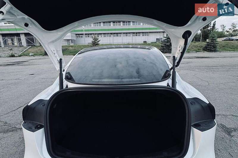 Седан Tesla Model 3 2024 в Киеве