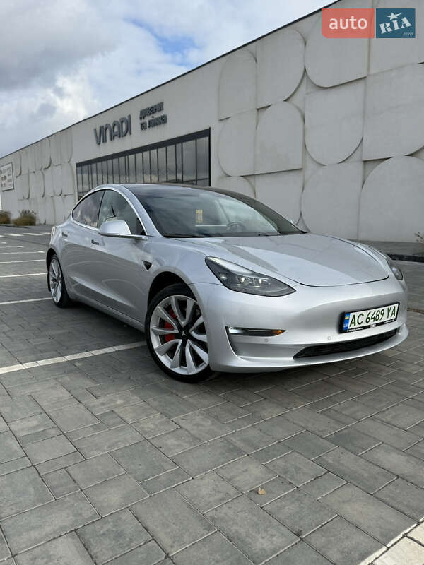 Седан Tesla Model 3 2018 в Луцке