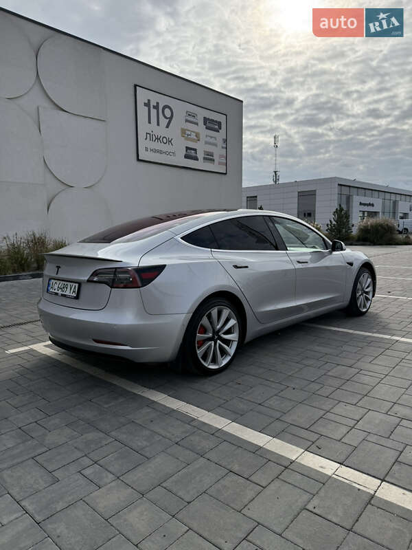 Седан Tesla Model 3 2018 в Луцке