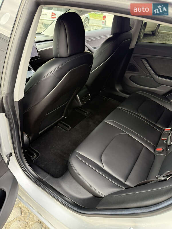 Седан Tesla Model 3 2018 в Луцке