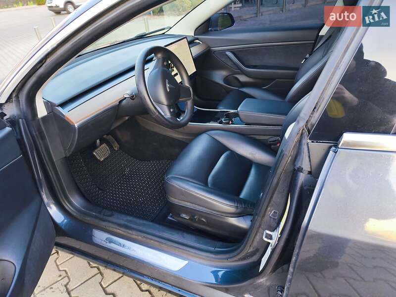 Седан Tesla Model 3 2020 в Житомире