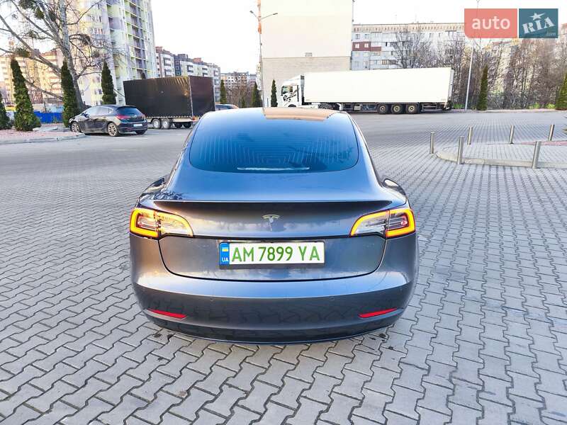Седан Tesla Model 3 2020 в Житомире