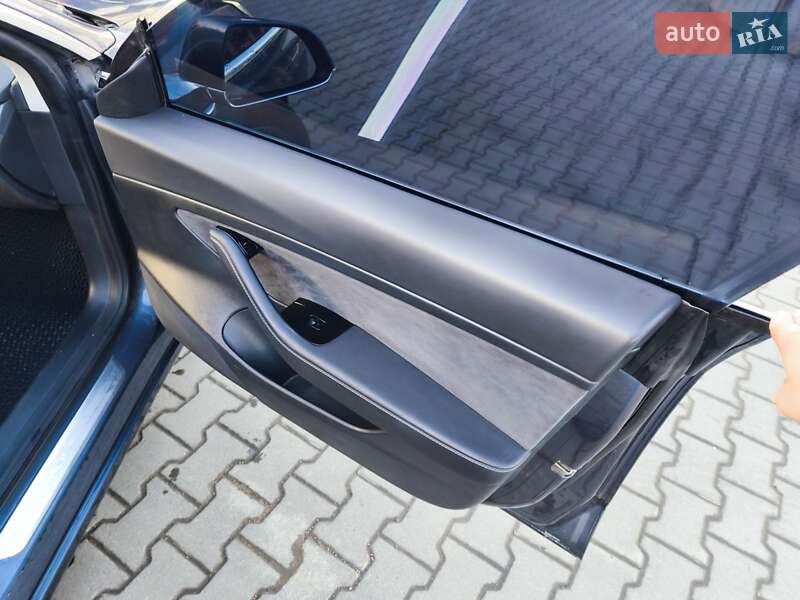 Седан Tesla Model 3 2020 в Житомире