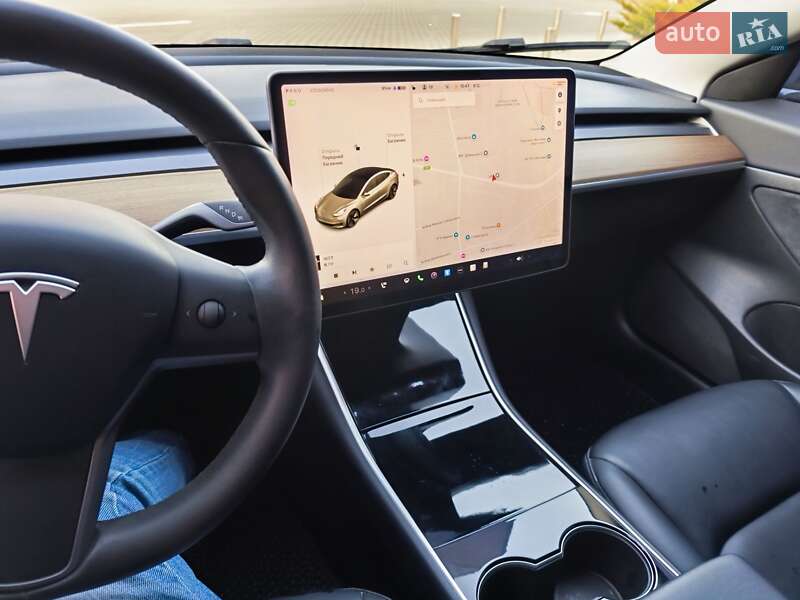 Седан Tesla Model 3 2020 в Житомире