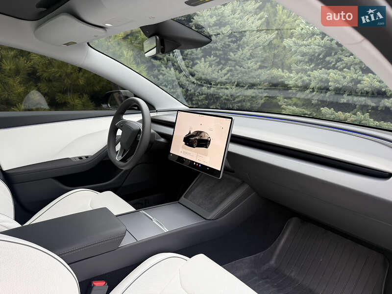 Седан Tesla Model 3 2025 в Днепре