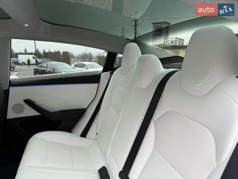 Седан Tesla Model 3 2025 в Днепре