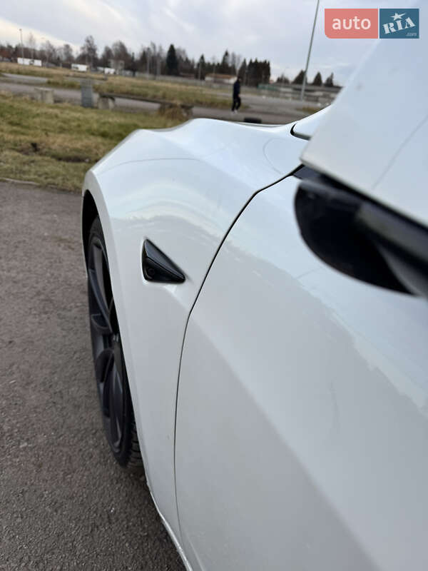 Седан Tesla Model 3 2020 в Львове