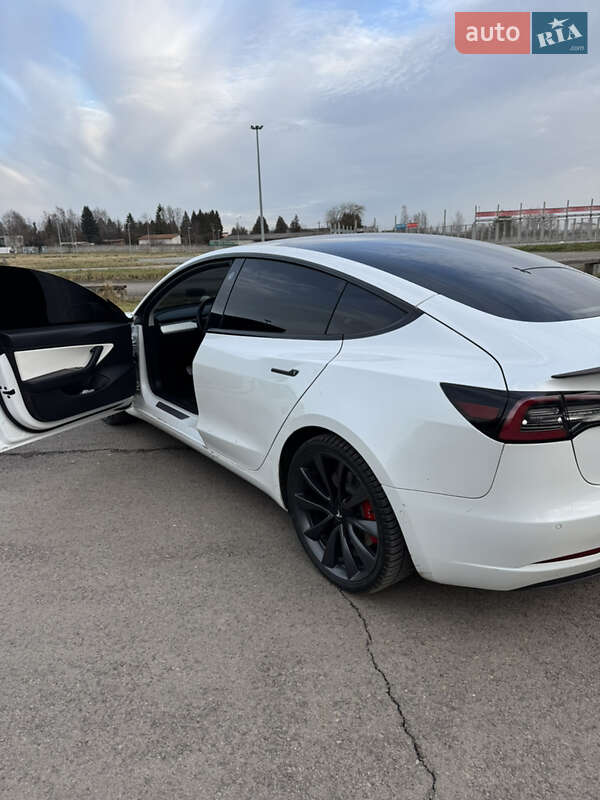 Седан Tesla Model 3 2020 в Львове
