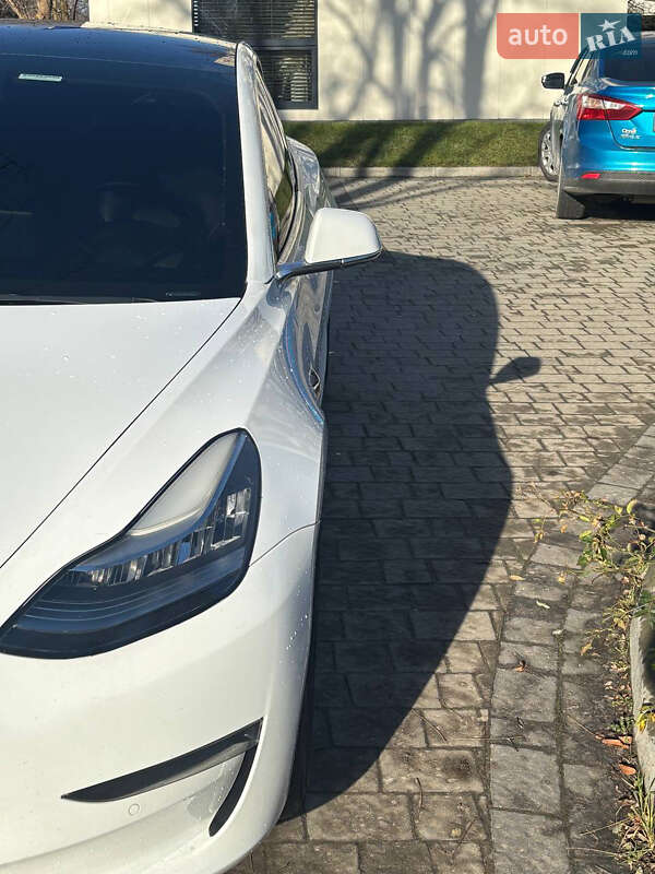 Седан Tesla Model 3 2020 в Львове