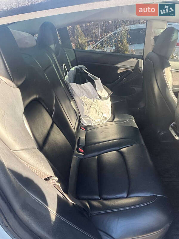 Седан Tesla Model 3 2020 в Львове