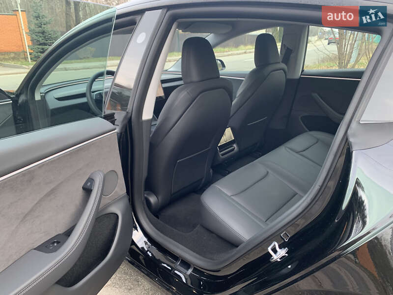 Седан Tesla Model 3 2024 в Киеве