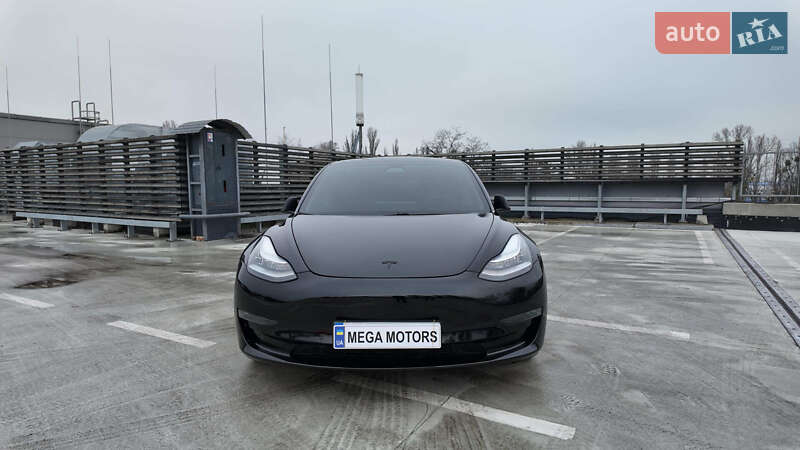 Седан Tesla Model 3 2020 в Киеве