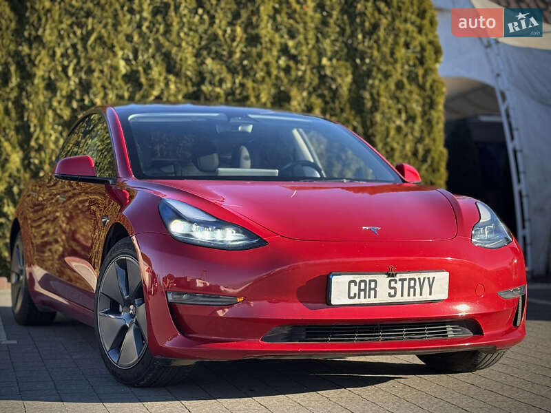 Седан Tesla Model 3 2023 в Стрые