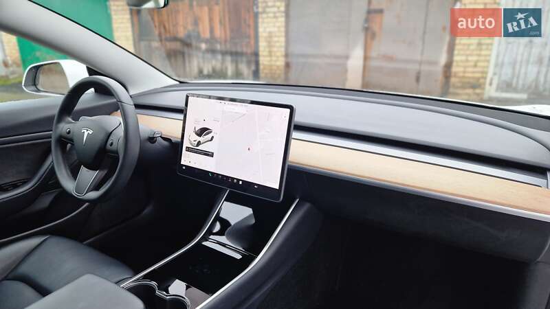 Седан Tesla Model 3 2020 в Киеве