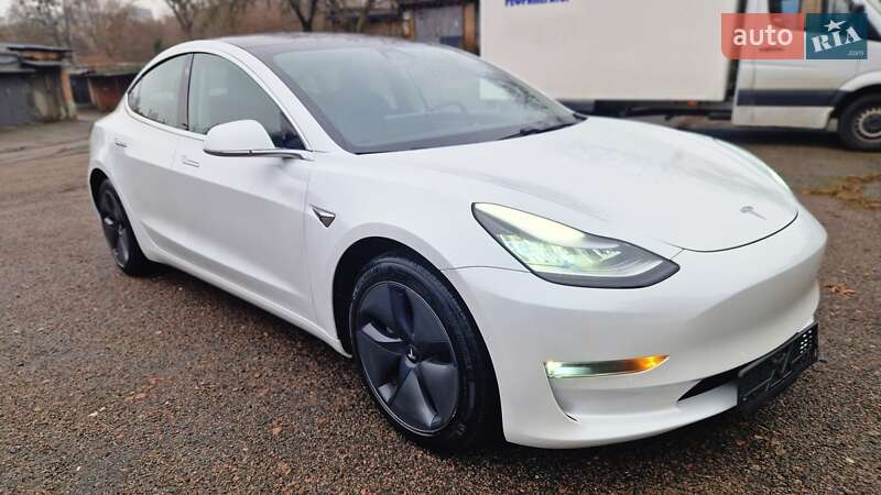 Седан Tesla Model 3 2020 в Киеве