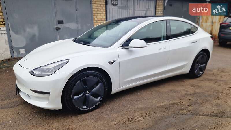 Седан Tesla Model 3 2020 в Киеве