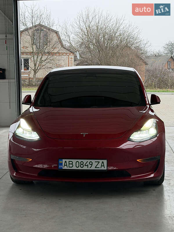 Седан Tesla Model 3 2022 в Ильинцах