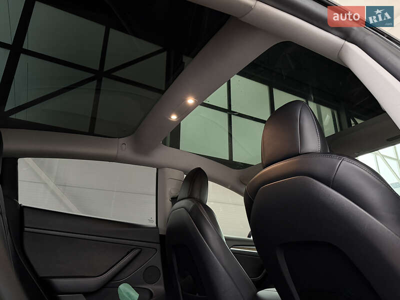 Седан Tesla Model 3 2022 в Ильинцах