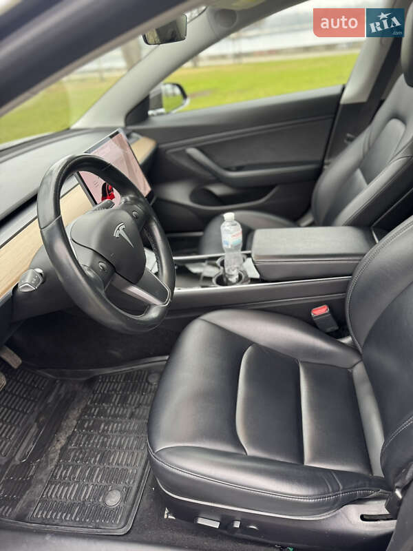 Седан Tesla Model 3 2019 в Киеве