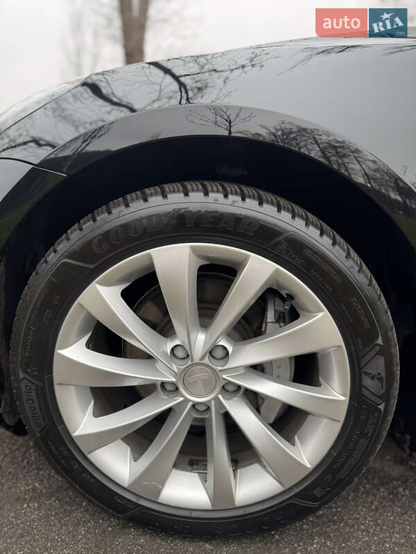 Седан Tesla Model 3 2019 в Киеве