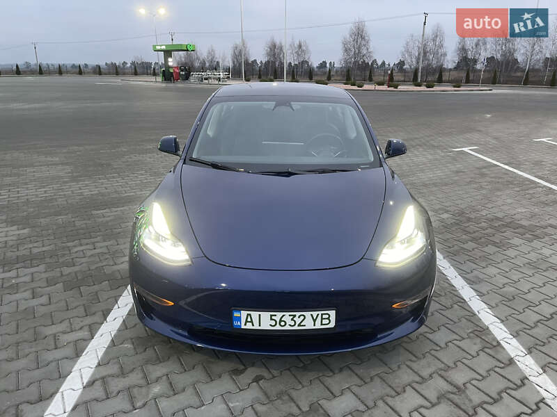 Седан Tesla Model 3 2022 в Киеве