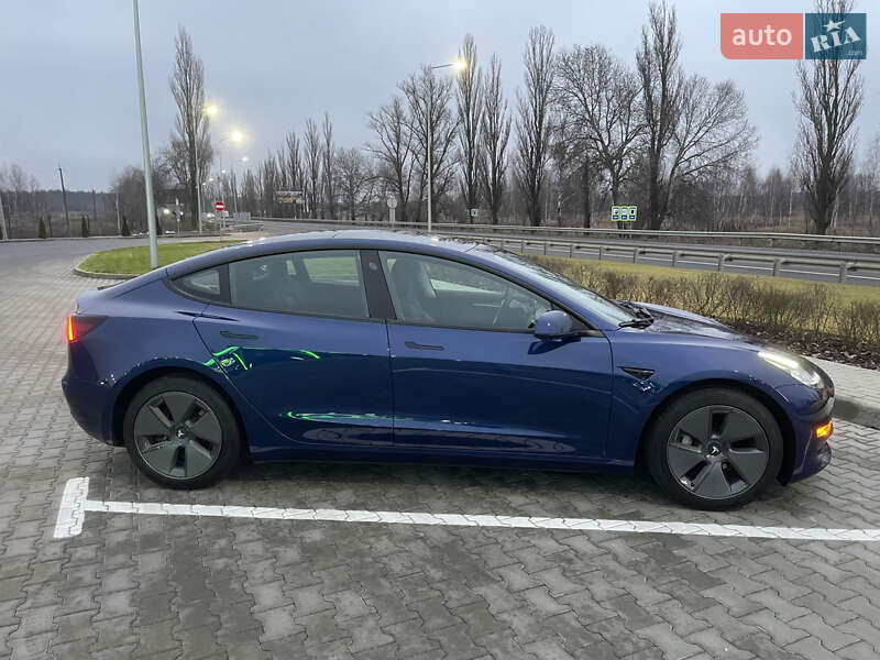 Седан Tesla Model 3 2022 в Киеве