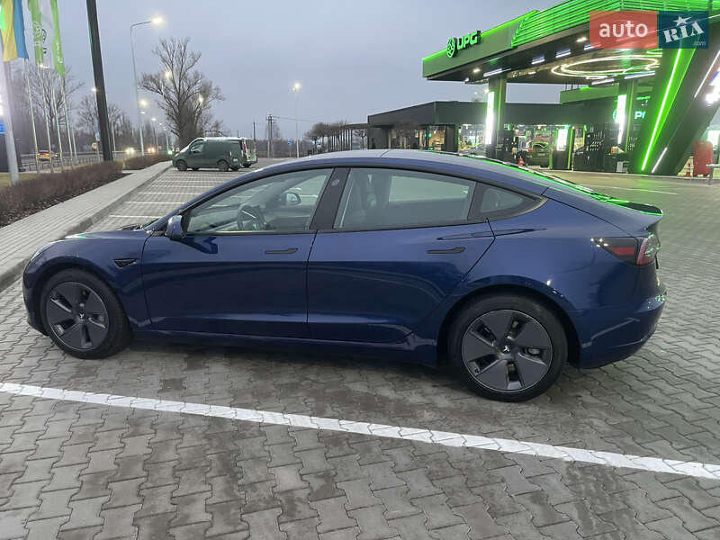 Седан Tesla Model 3 2022 в Киеве