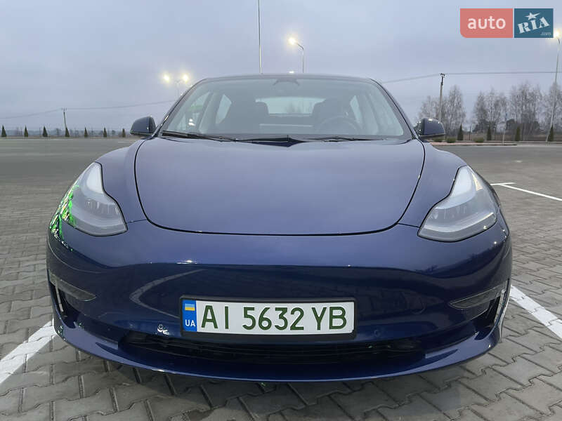 Седан Tesla Model 3 2022 в Киеве