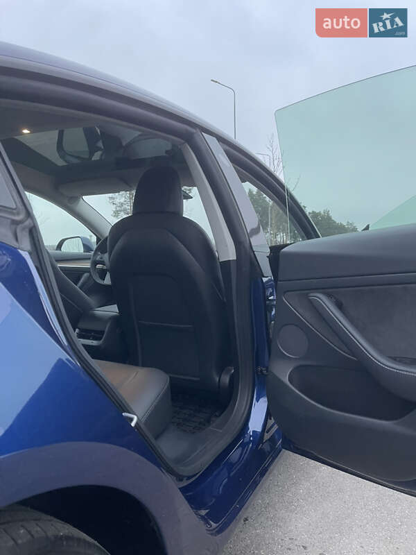 Седан Tesla Model 3 2022 в Киеве