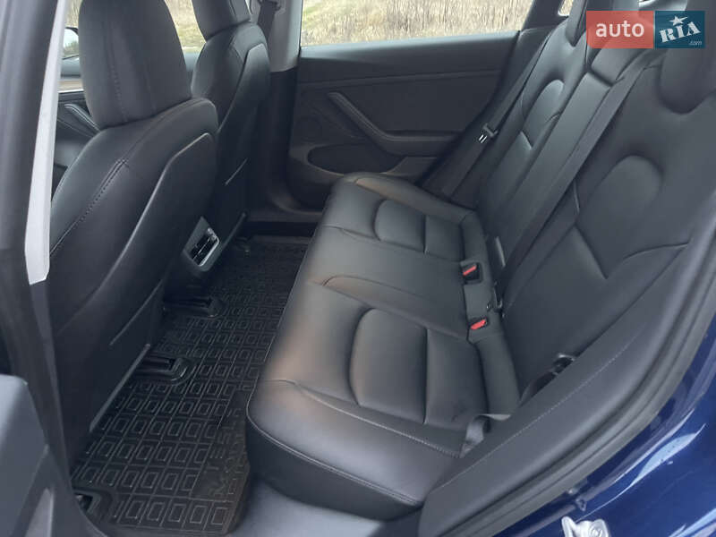 Седан Tesla Model 3 2022 в Киеве