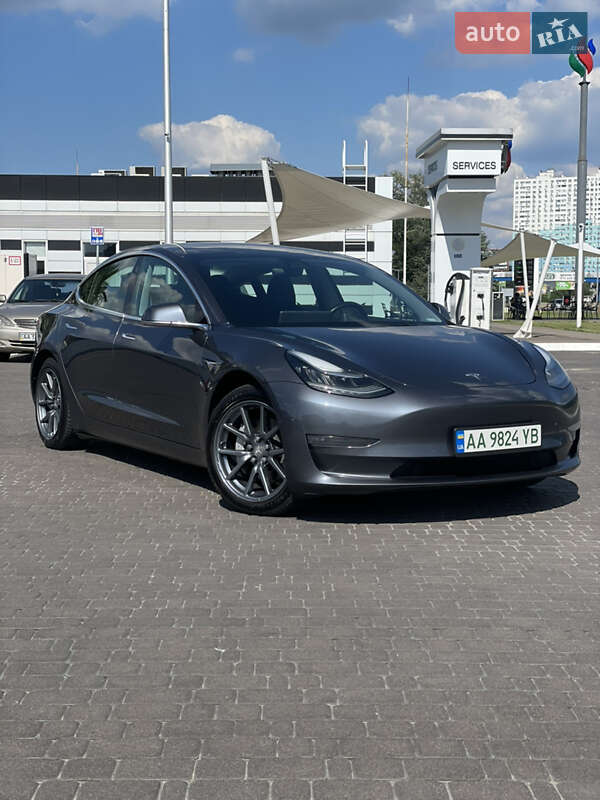 Седан Tesla Model 3 2019 в Киеве