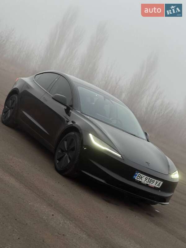 Седан Tesla Model 3 2024 в Ровно