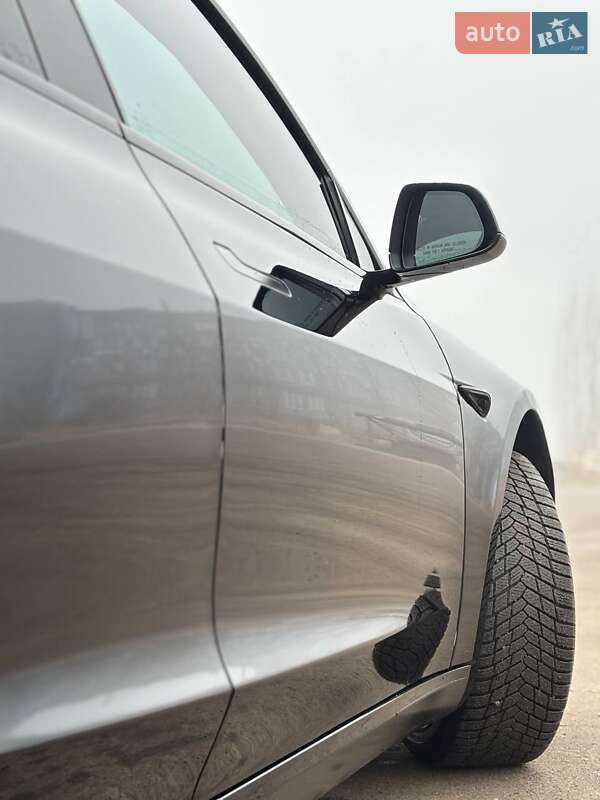 Седан Tesla Model 3 2024 в Ровно