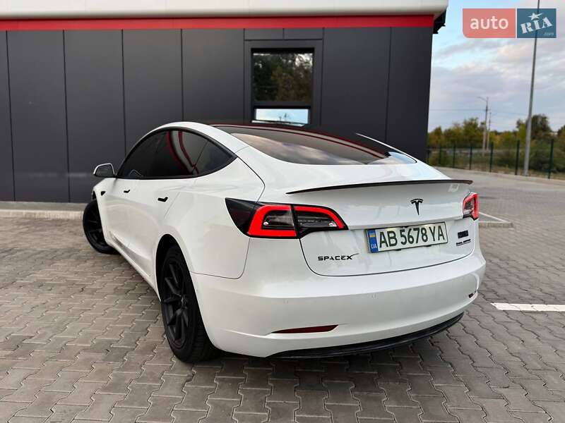 Седан Tesla Model 3 2022 в Кривом Роге