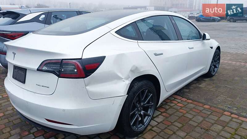 Седан Tesla Model 3 2019 в Львове
